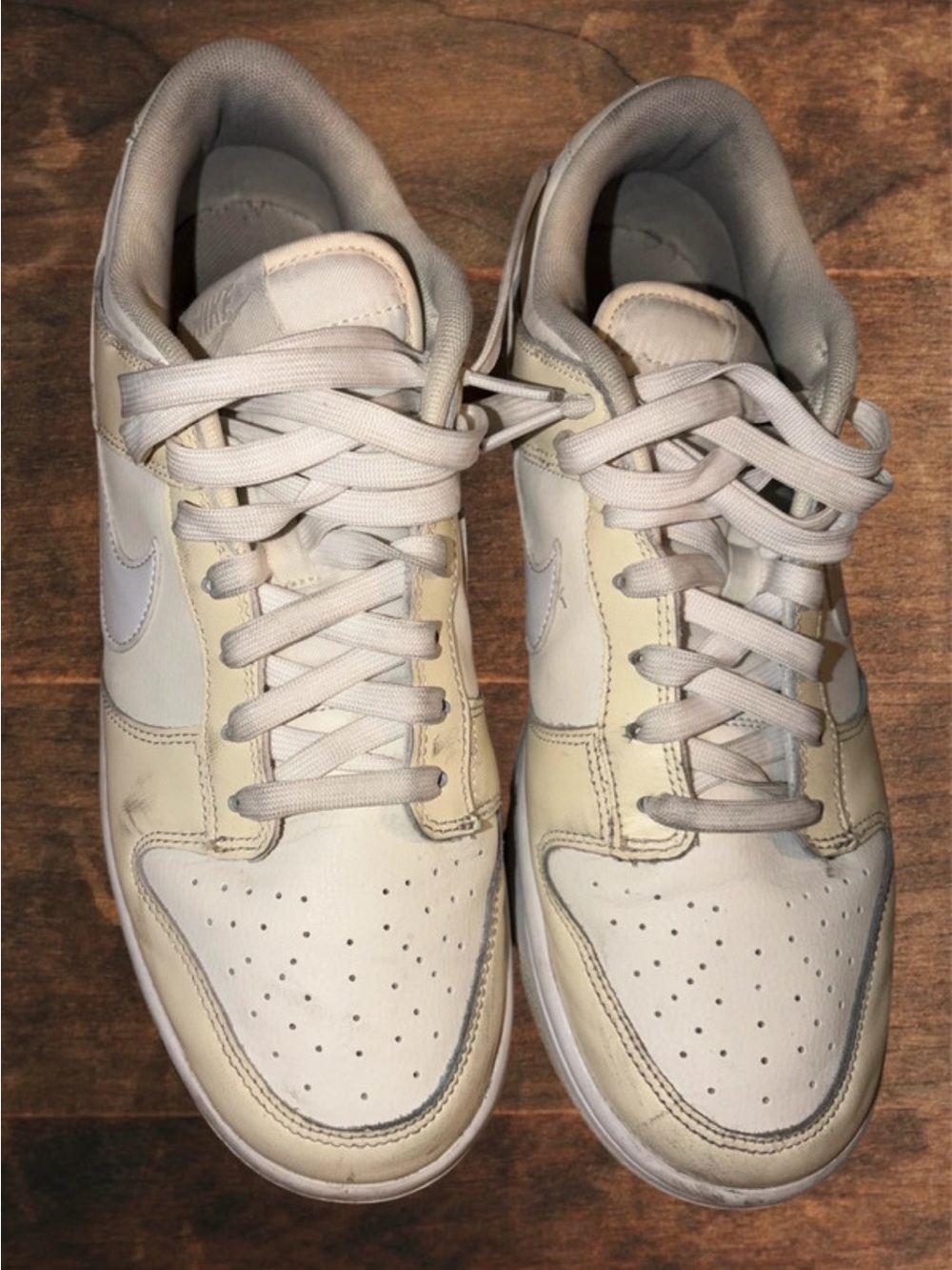Nike Men’s Low-Top Sneakers in Off-White and Cream